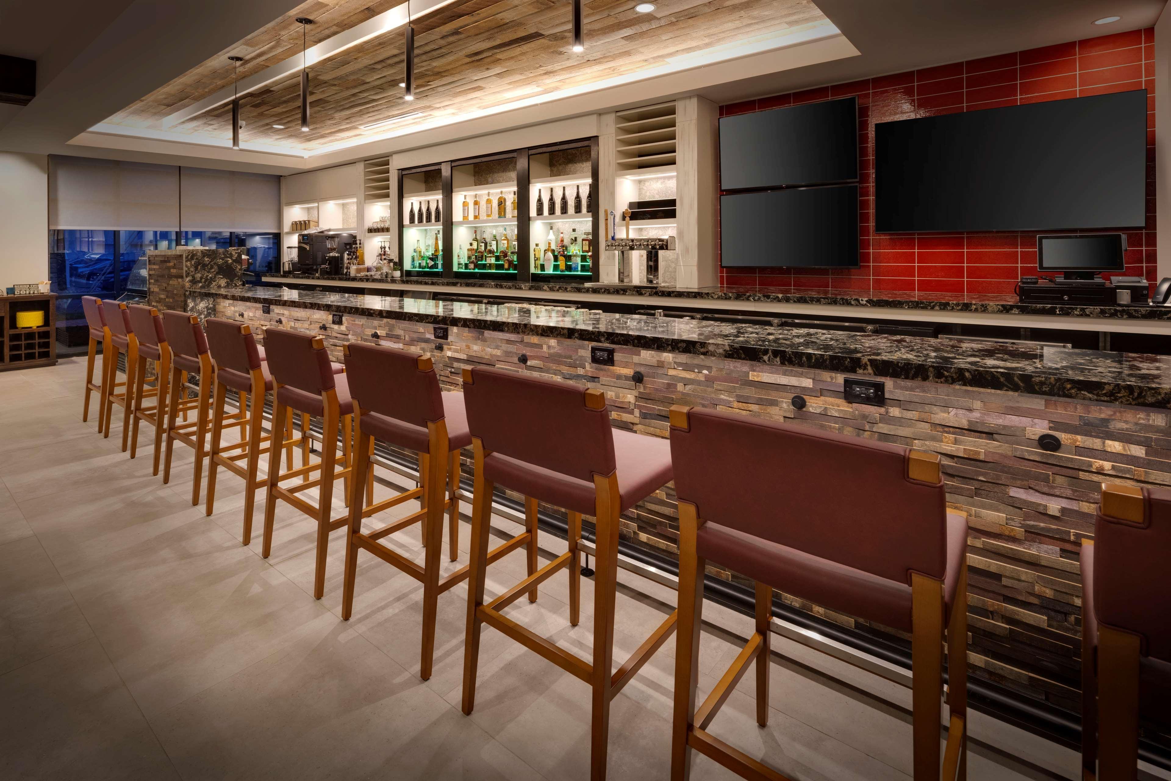 Hilton Garden Inn Haymarket 외부 사진