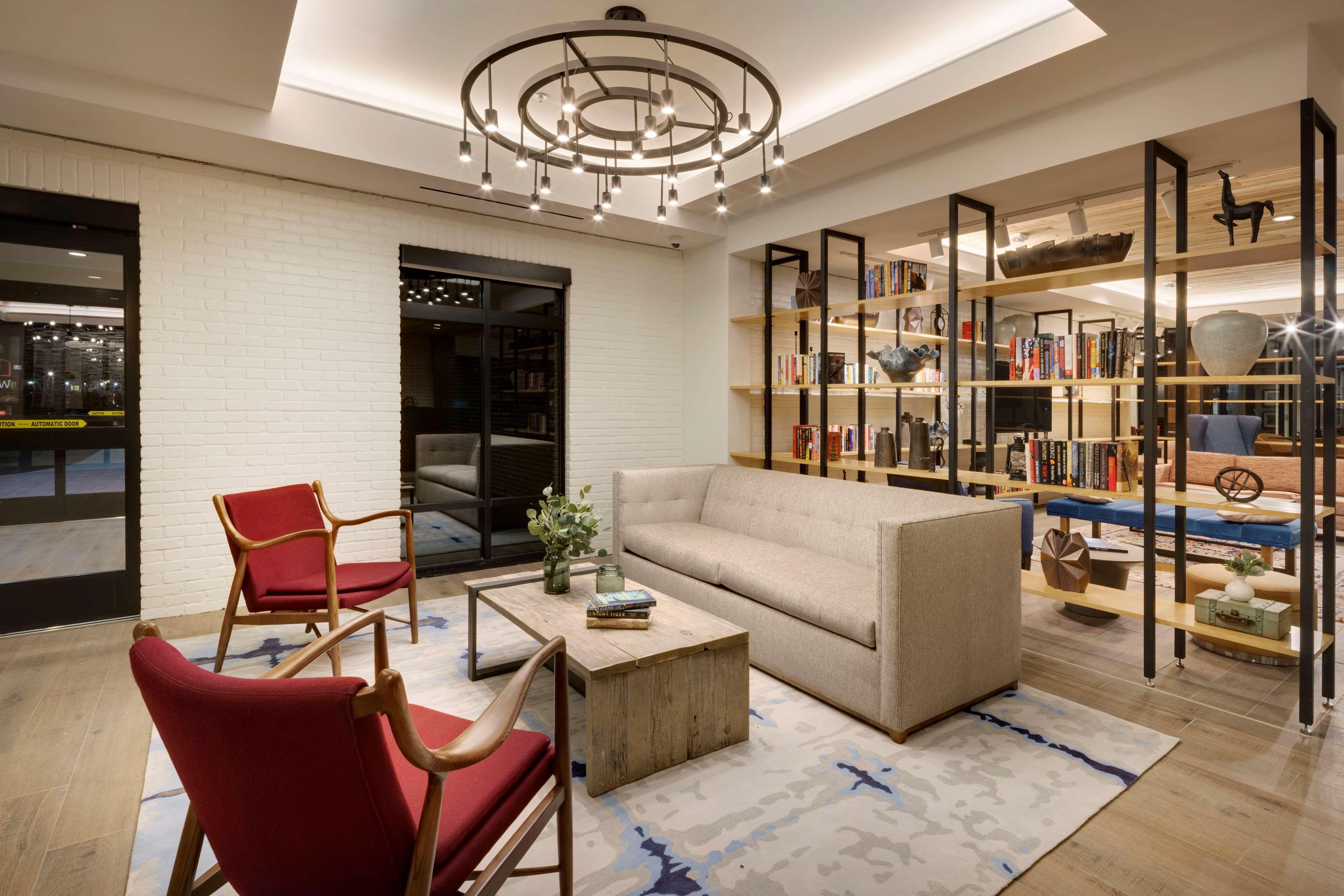 Hilton Garden Inn Haymarket 외부 사진