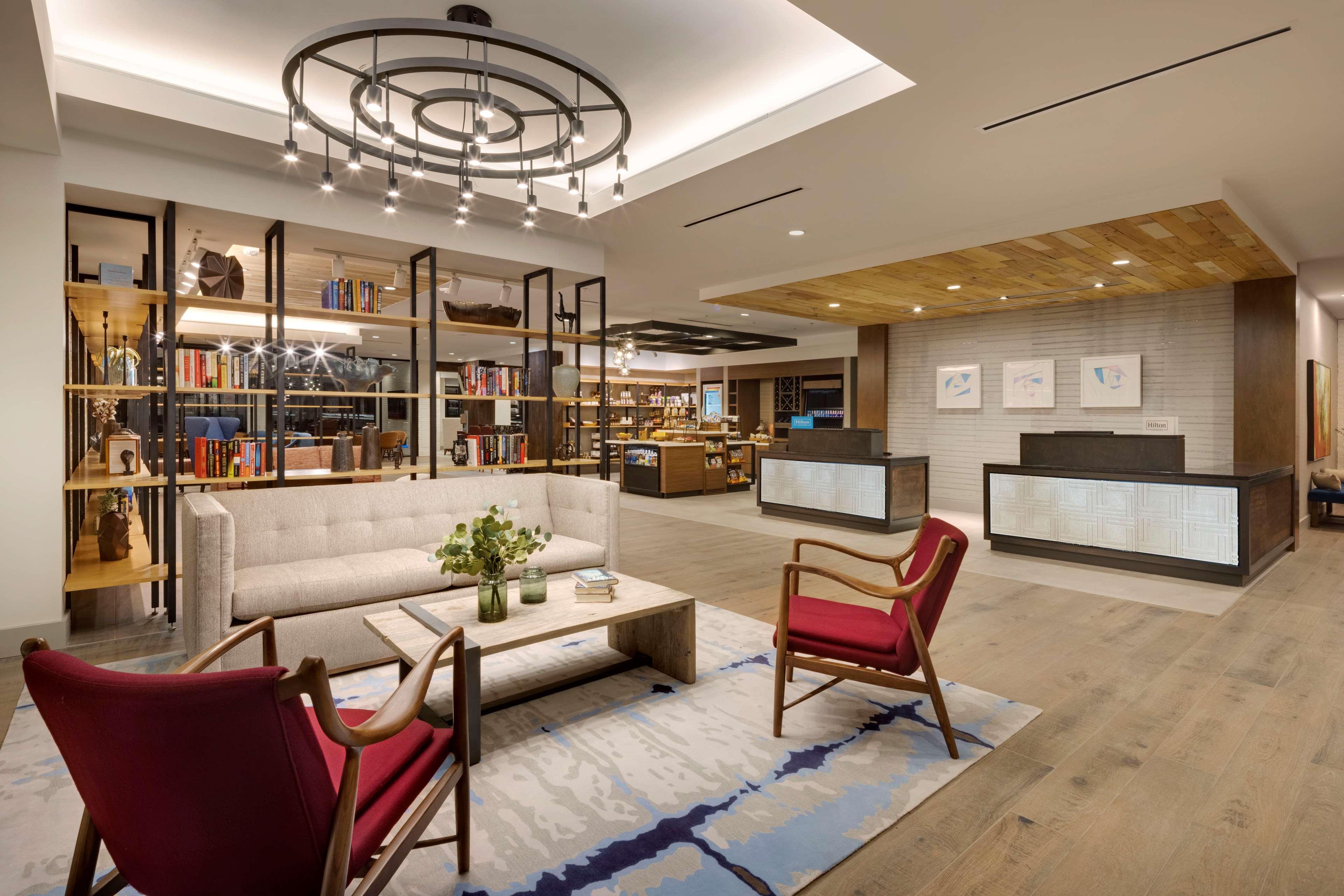 Hilton Garden Inn Haymarket 외부 사진