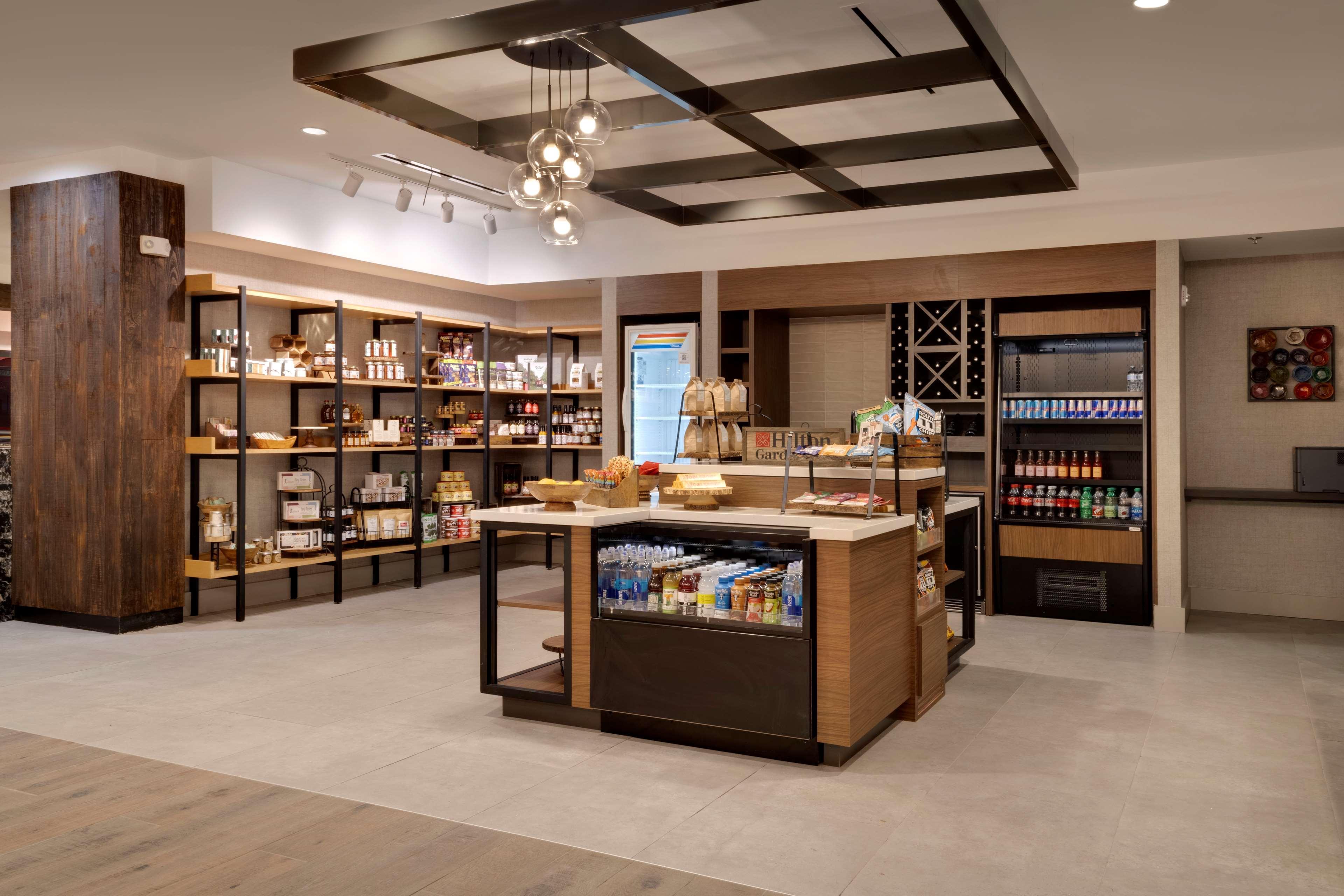 Hilton Garden Inn Haymarket 외부 사진
