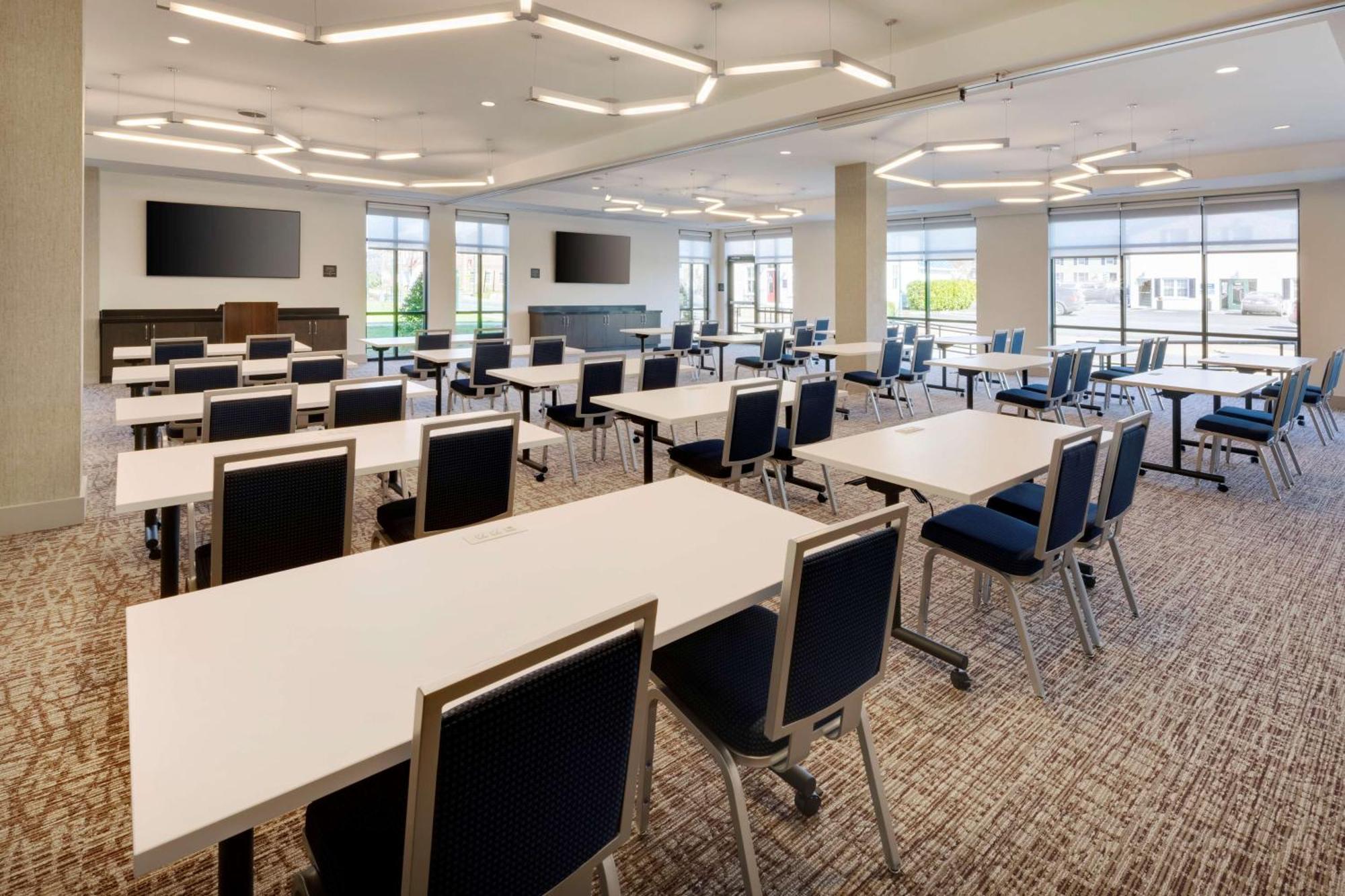 Hilton Garden Inn Haymarket 외부 사진