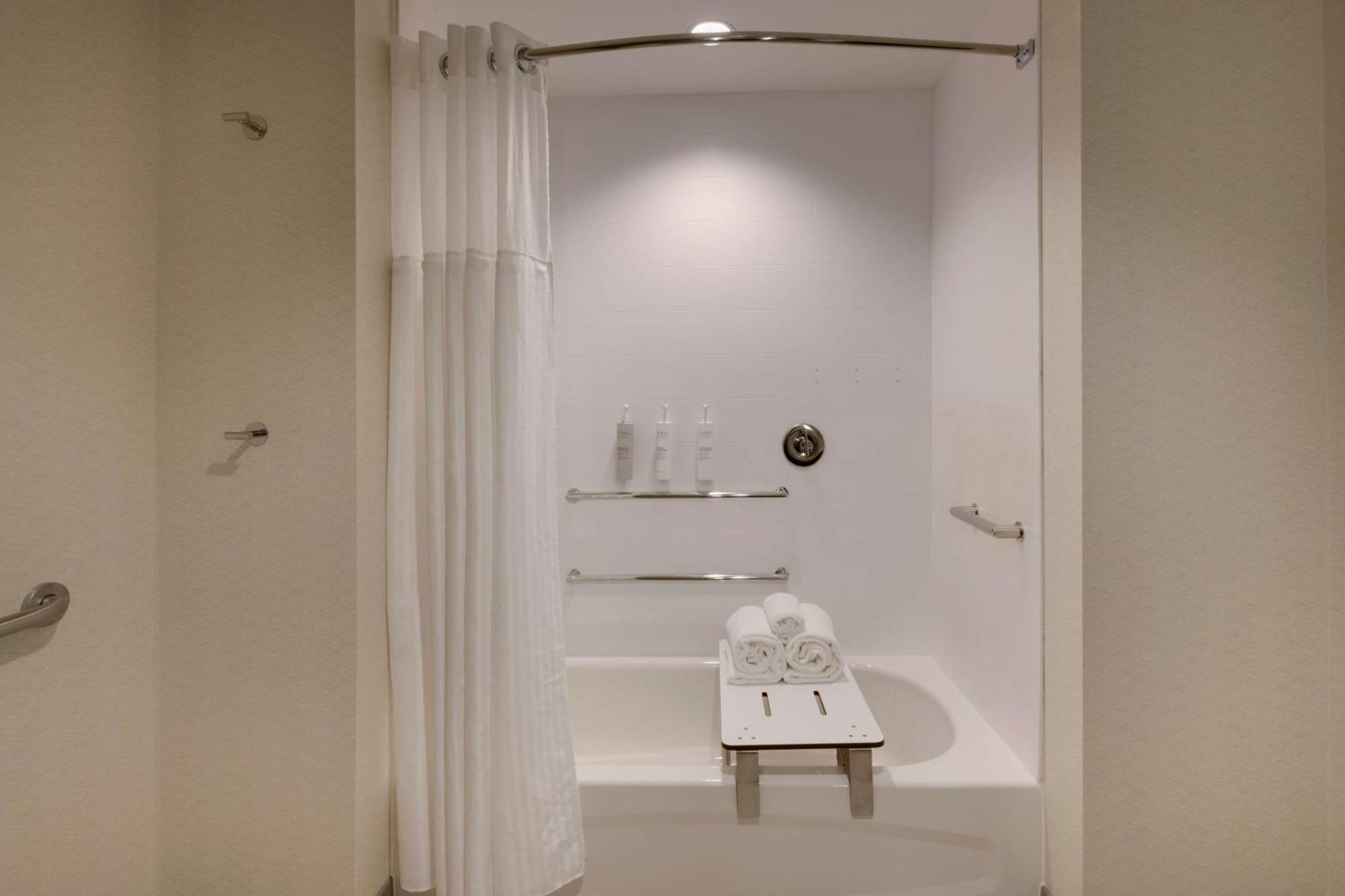 Hilton Garden Inn Haymarket 외부 사진