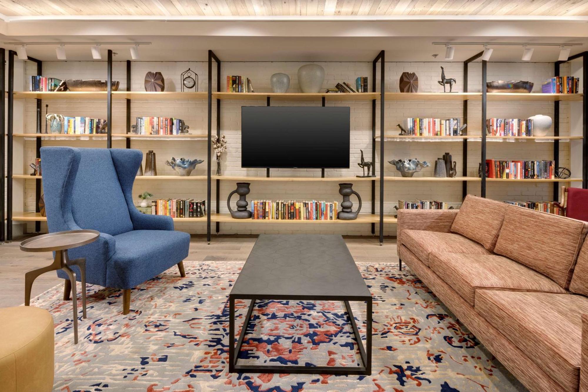 Hilton Garden Inn Haymarket 외부 사진